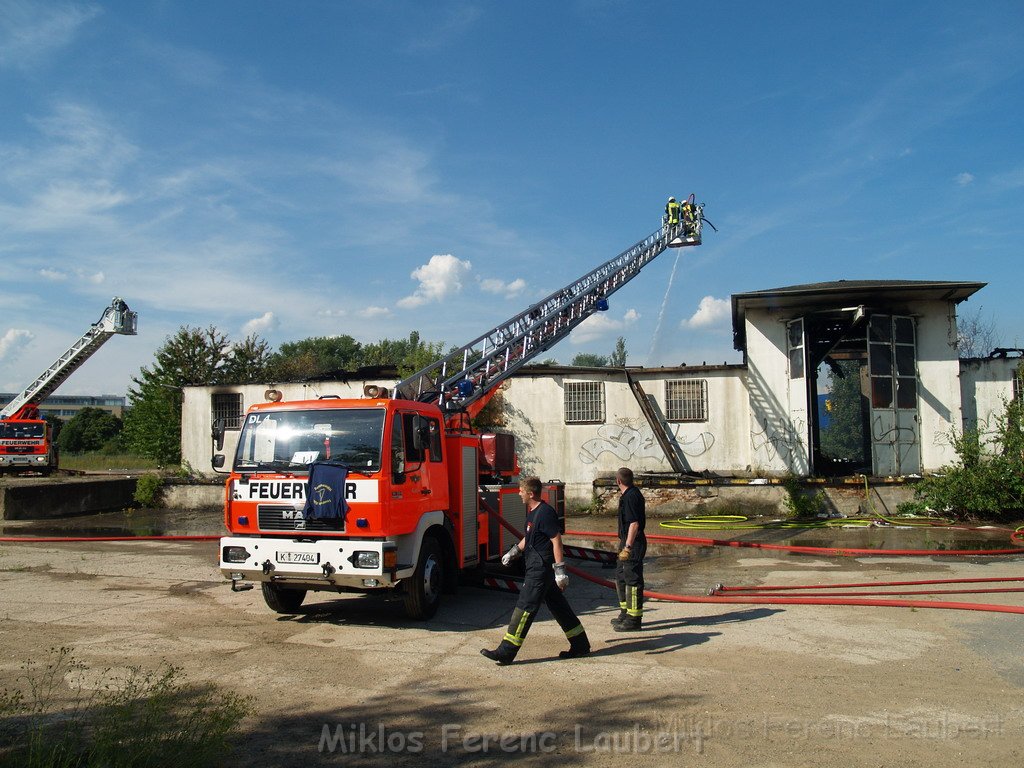 Feuer Koeln Ossendorf Butzweiler Hof neben IKEA P132.JPG